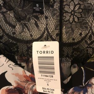 Flowered print blouse with flutter sleeves